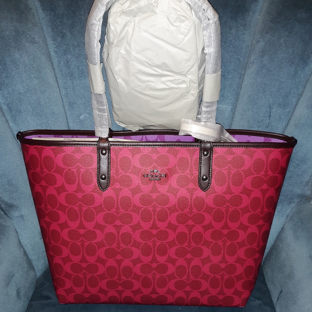 Reversible Coach Tote & Green Wallet - Picture 3 of 8